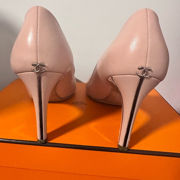 Chanel Vintage Heels - Picture 4 of 6